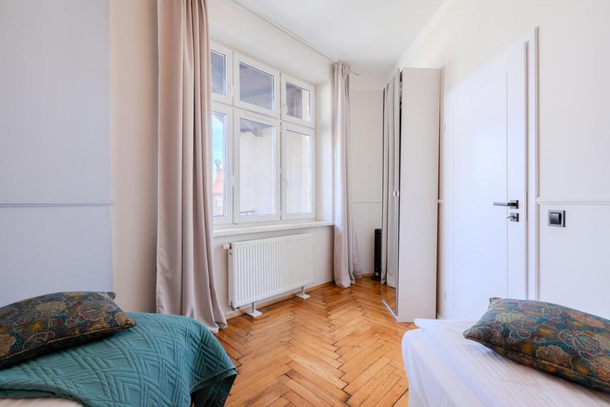Classic Pilsudskiego Street Apartment Krakow