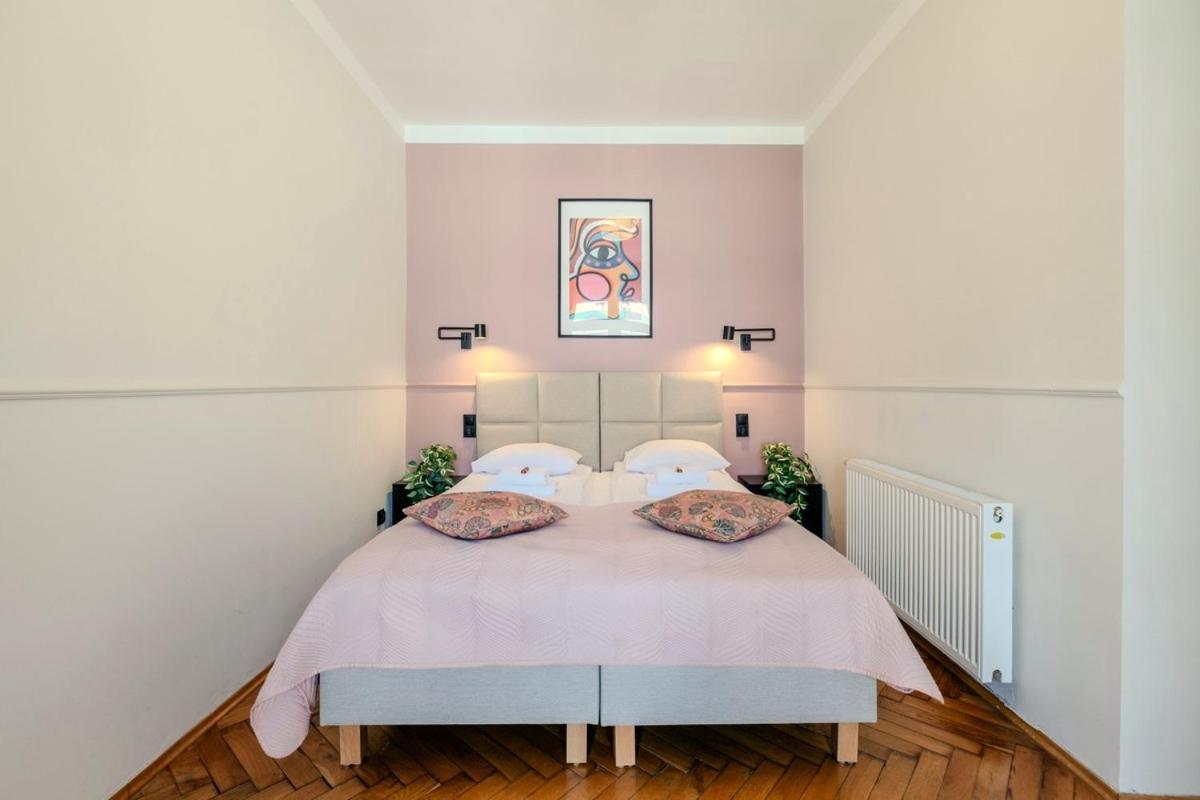 Classic Pilsudskiego Street Apartment Krakow